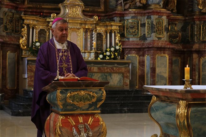Biskup Mrzljak predvodio misu na Dušni dan: “Sjećanje na pokojne treba nas činiti boljim ljudima”